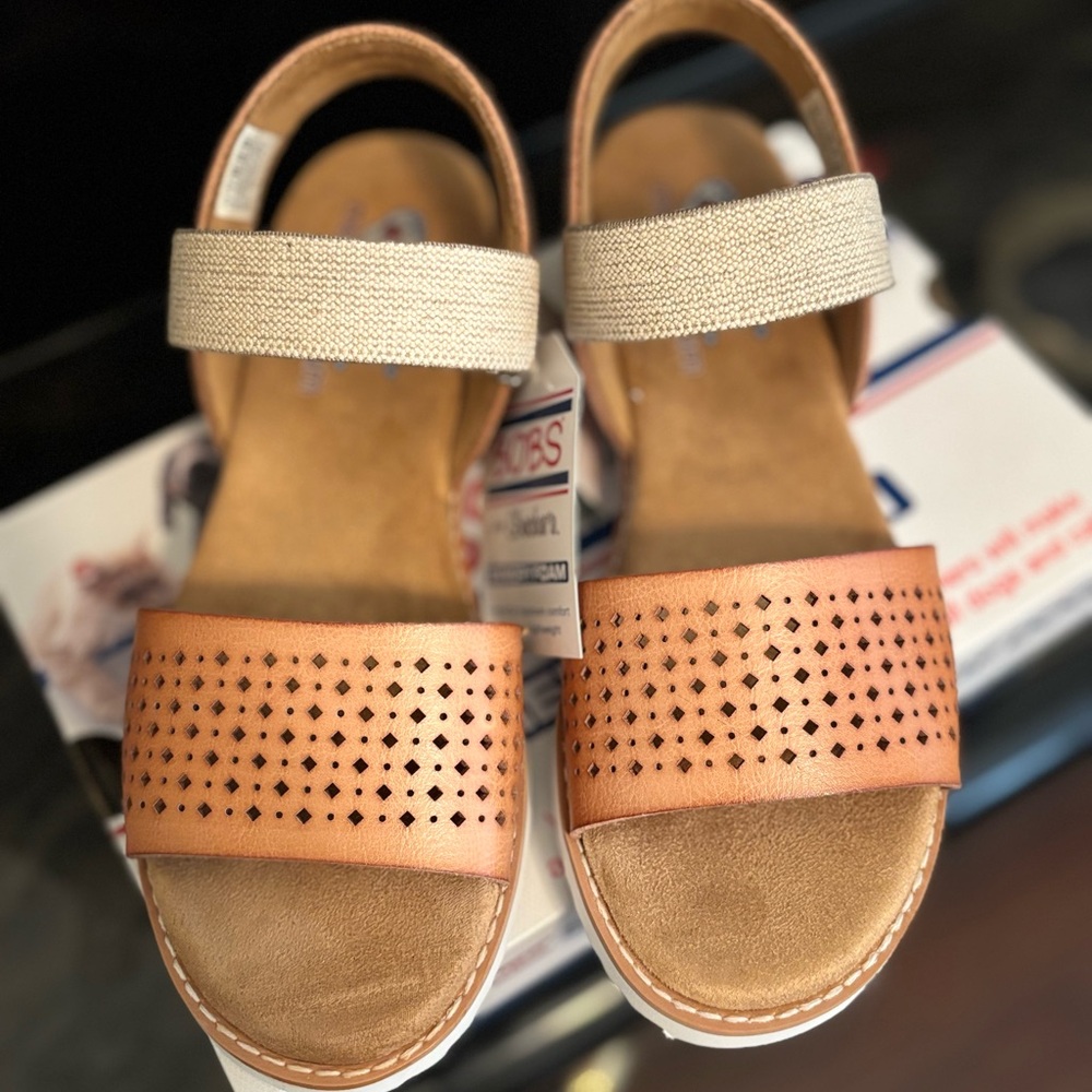 💕BOBS by Skechers Tan Sandals sz 6